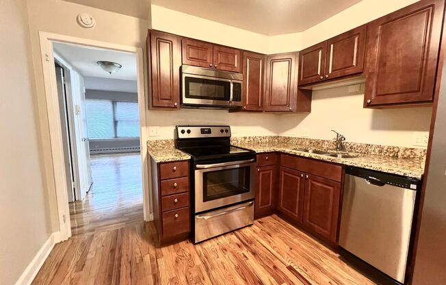 2104-24 W. Foster Ave