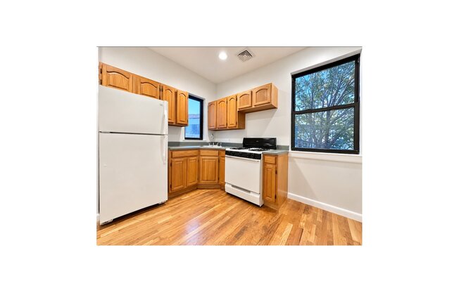 Studio, 1 bath, $2,550, Unit 2F
