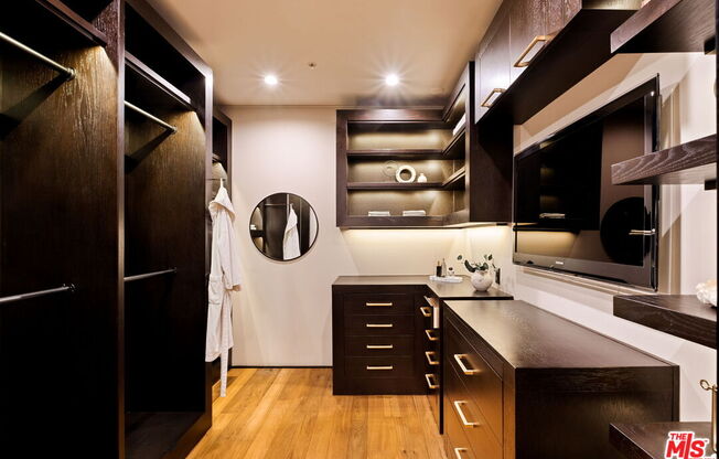 3 beds, 4 baths, 3,670 sqft, $15,000, Unit 2204