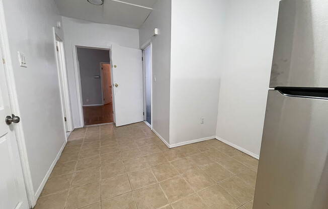 2 beds, 1 bath, $2,500, Unit 1