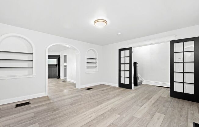 Stunning 5 bedroom home in Mt. Washington available June 1!