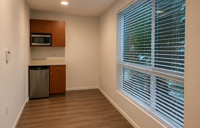 Studio, 1 bath, 175 sqft, $1,225, Unit 4305