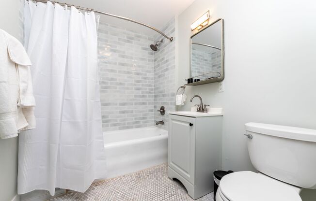 Studio, 1 bath, 300 sqft, $1,900, Unit Garden 1FL