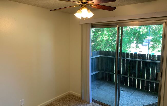 2 beds, 1 bath, $1,150, Unit 3