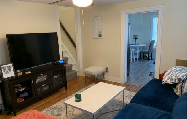 2 beds, 1 bath, $1,500, Unit Apt Back