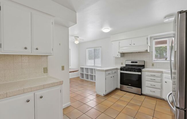 3Bd/2ba Home w/parking in Santa Monica