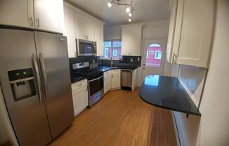 Newly Renovated Luxury 2 bedroom on a dead end street