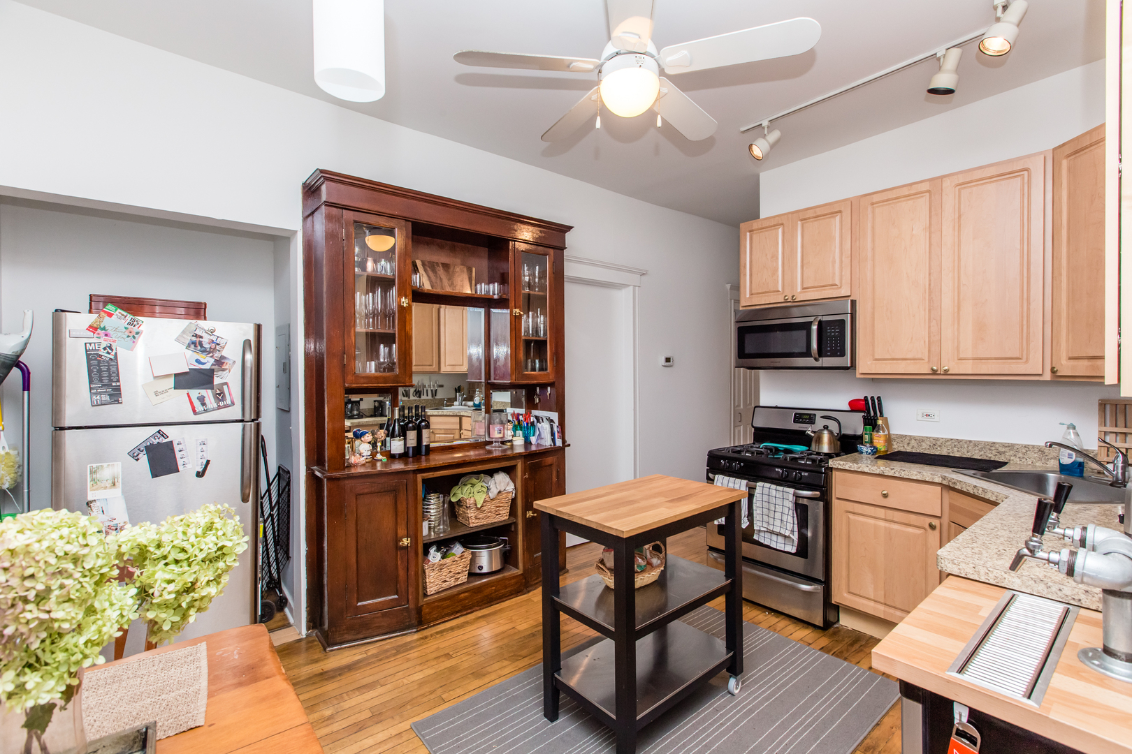 Spacious 2 Bedroom/1 Bath in Hot Wicker Park Location! Central A/C! Stainless Steel Appliances!