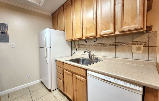 1 bed, 1 bath, $2,500