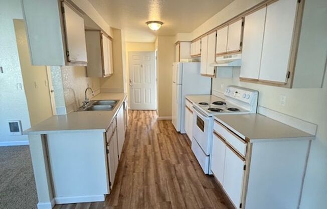 2 beds, 2 baths, 1,100 sqft, $1,525, Unit 183-114
