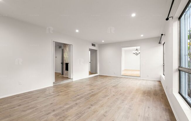 (Ellie:B) 148 S. Oakhurst Drive