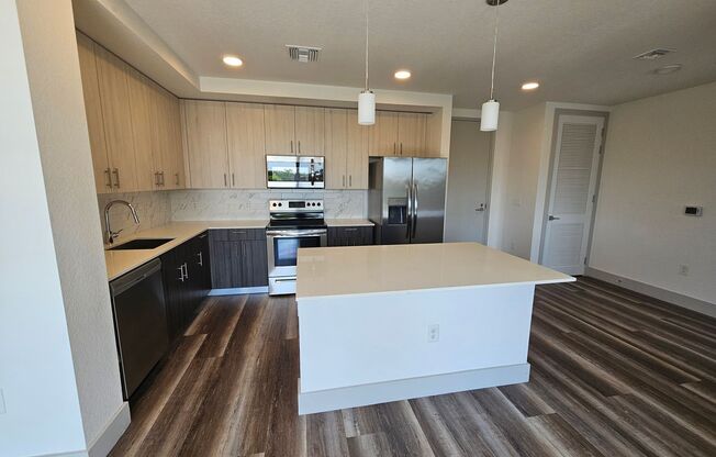 2 beds, 2 baths, 1,063 sqft, $2,355, Unit 420-2211