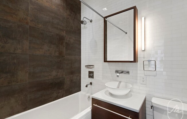 2 beds, 2 baths, $7,300, Unit 15H