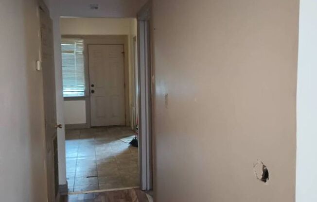 3 beds, 1 bath, $1,050, Unit 1241 - 4