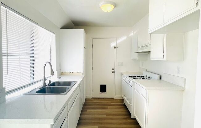 Todd Ranch Condo Welcome to the Todd Ranch Condo, 3-bedroom, 2-bathroom home located in the vibrant city of Ventura