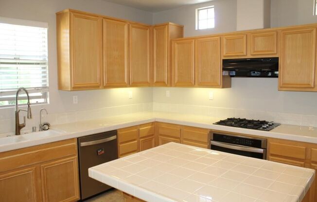 3 Bd/3.5 Ba townhome w balcony & attached 2 car garage ~ Bishop