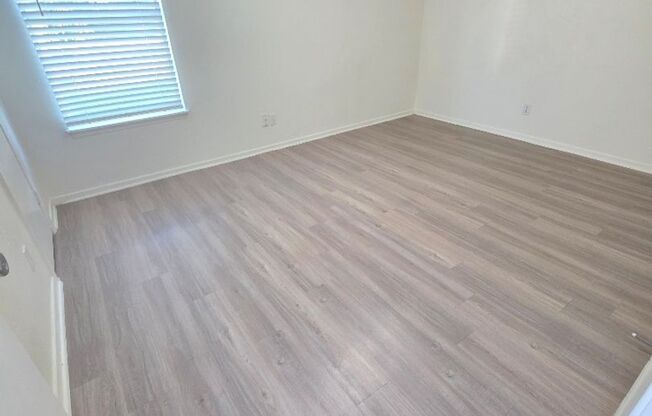 1 bed, 1 bath, 700 sqft, $899, Unit LAW7-105