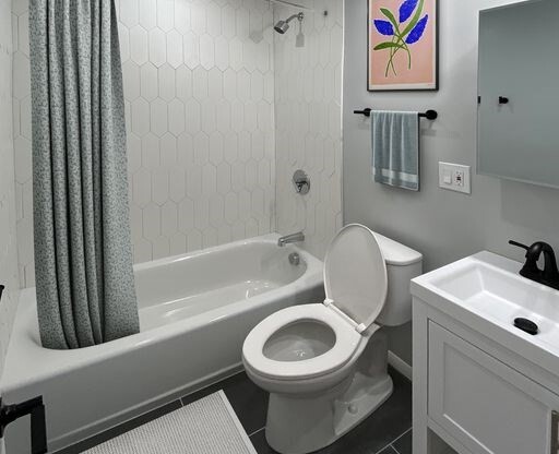 3 beds, 1 bath, 850 sqft, $3,100, Unit 12