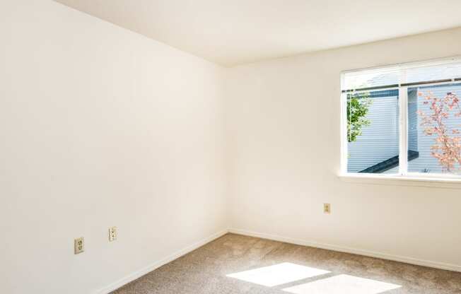 Elmonica Court vacant 2x1 primary bedroom, Beaverton, OR , 97006