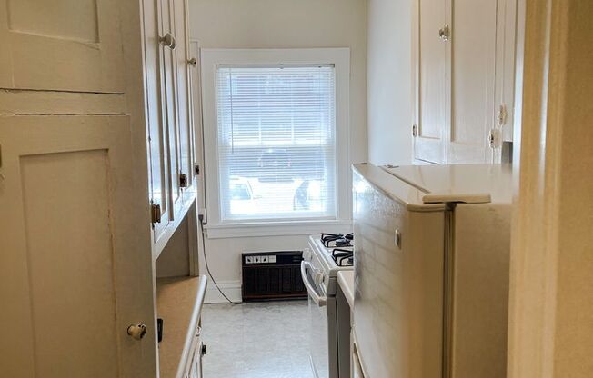 Studio, 1 bath, 450 sqft, $995, Unit 107