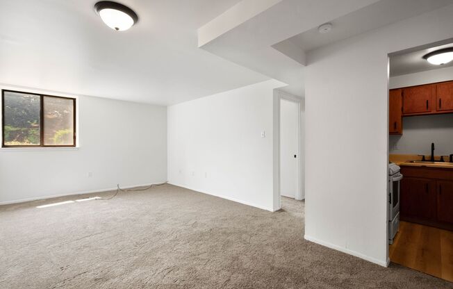 1 bed, 1 bath, 700 sqft, $849, Unit #106