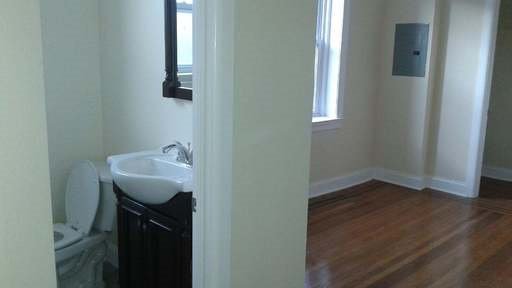 1 bed, 1 bath, 375 sqft, $1,095, Unit 2i