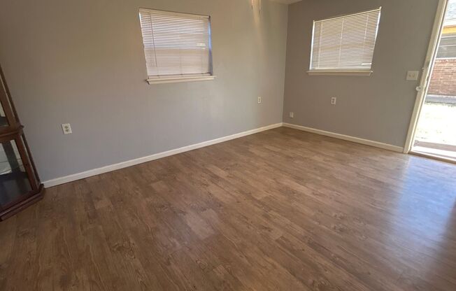3 beds, 1 bath, 1,172 sqft, $1,000, Unit G:1921-1