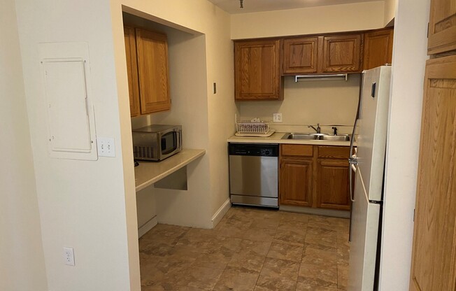 3 beds, 1 bath, $3,600, Unit 3