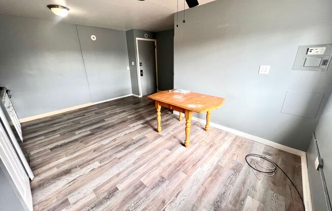 810 Merchant Street (Full Service)