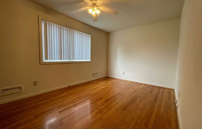 2 beds, 1 bath, 800 sqft, $1,475, Unit 2715A-1A