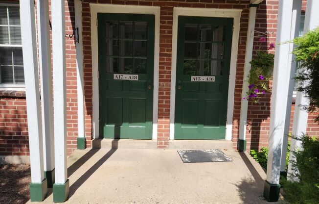 2 beds, 1 bath, 897 sqft, $2,335, Unit A-17