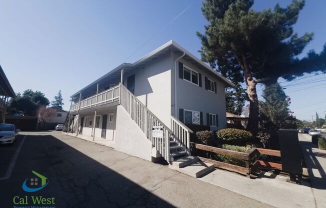 $1895 - Cozy Upstairs 1 bed / 1 bath near San Jose Community College!