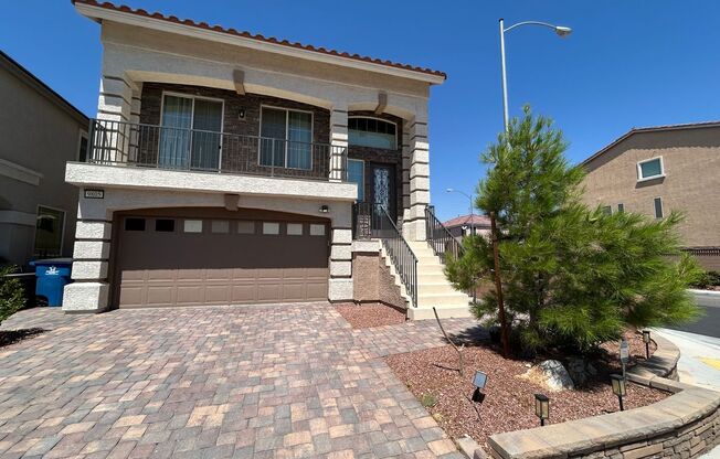 Lovely Tri-story on West Side