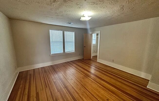 2 beds, 1 bath, 750 sqft, $1,150