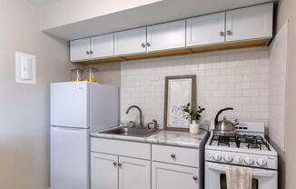 1 bed, 1 bath, 680 sqft, $597, Unit 1216 E Seneca Avenue-5