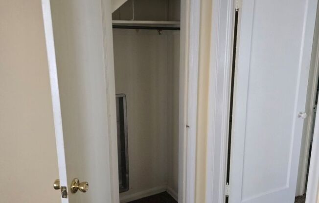 1 bed, 1 bath, $1,100, Unit 4