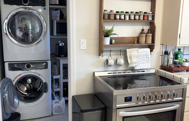 Charming 2 Bedroom 1 Bathroom Home in Palo Alto!