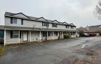 3 beds, 2 baths, $2,195, Unit C