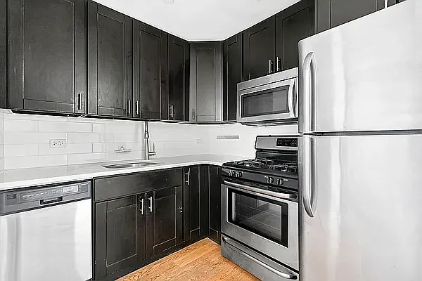 39 TROUTMAN ST