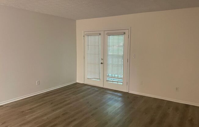 2 beds, 1 bath, $775, Unit P-G7