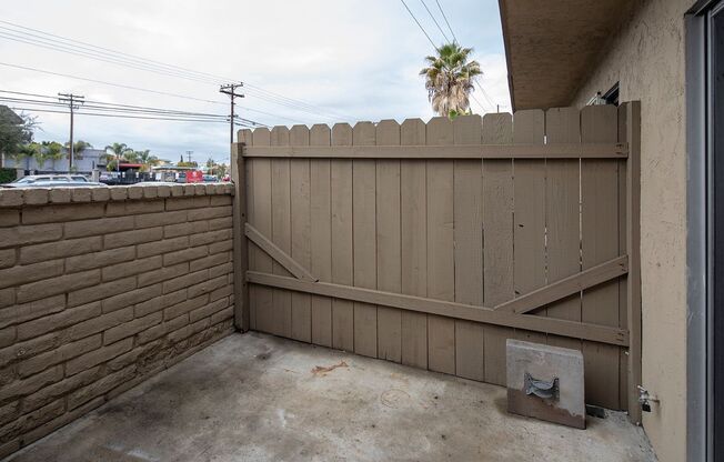 *OPEN HOUSE: 11/8 10AM-12PM* Beautiful 3 BR, Two-Story Townhouse + Private Patio