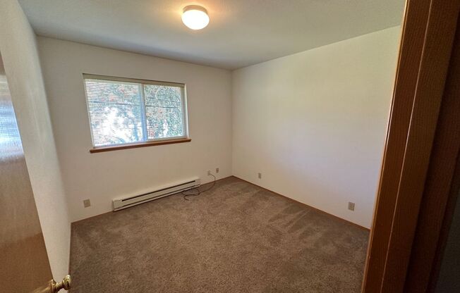 2 beds, 1 bath, $1,600, Unit 201