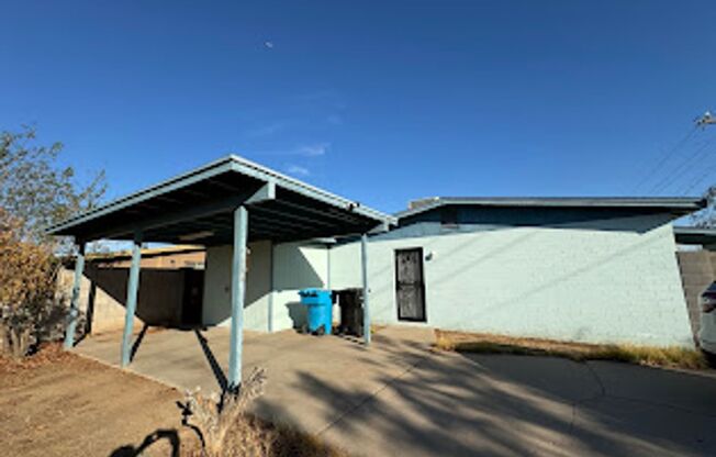 $1,400 Steal! Cozy 2-Bedroom Home in the Heart of Phoenix - Don’t Miss Out!