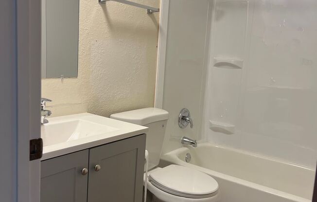 2 beds, 1 bath, $1,200, Unit 05B