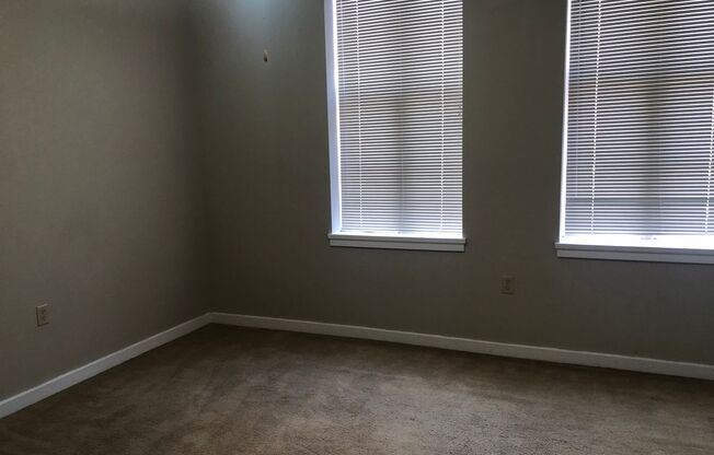 1 bed, 1 bath, 1,000 sqft, $1,700