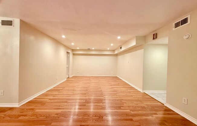Charming one story Condo in Post Oak