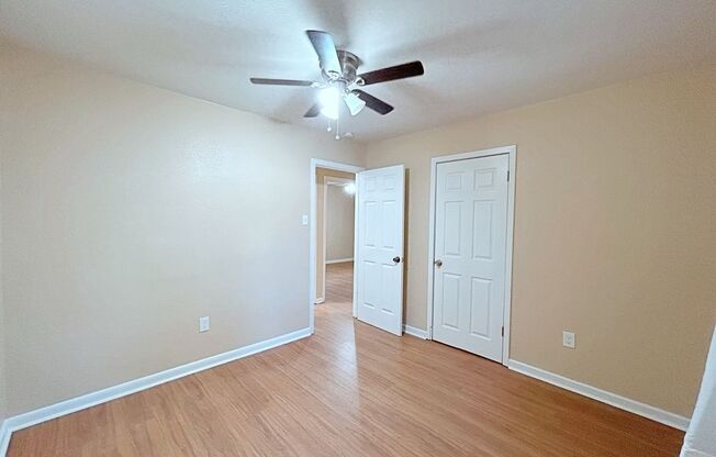 3 beds, 1 bath, $1,100