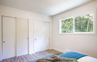 Stunning Views overlooking Oregon City- 1 Bedroom/1Bath