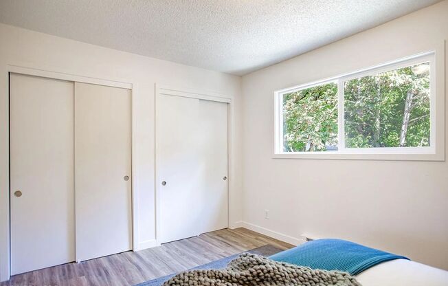 Stunning Views overlooking Oregon City- 1 Bedroom/1Bath