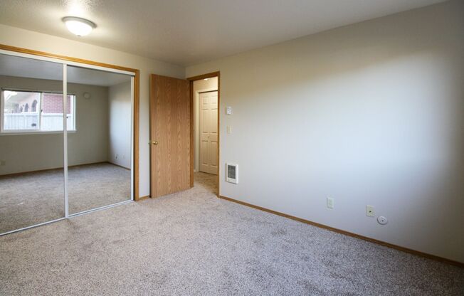 2 beds, 1 bath, 840 sqft, $1,295, Unit 78